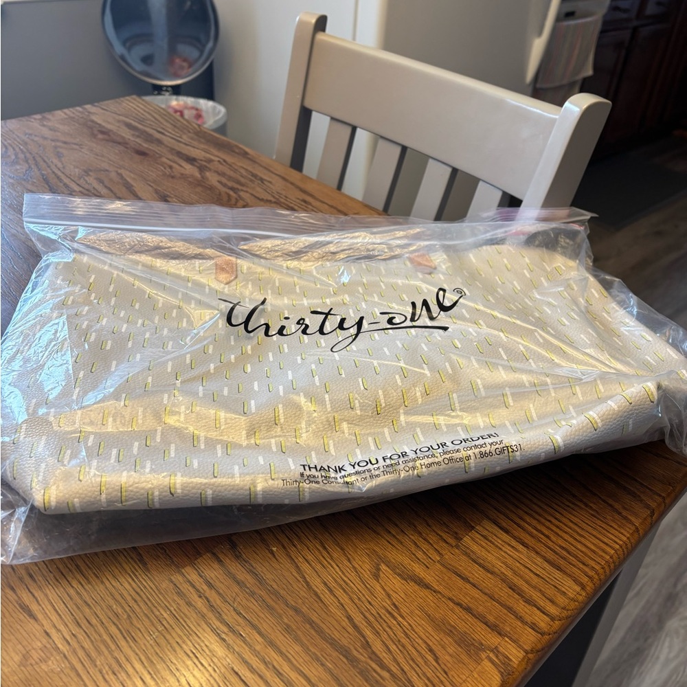 Thirty-one Elegant Gray and Tan Tote Bag - Picture 5 of 5